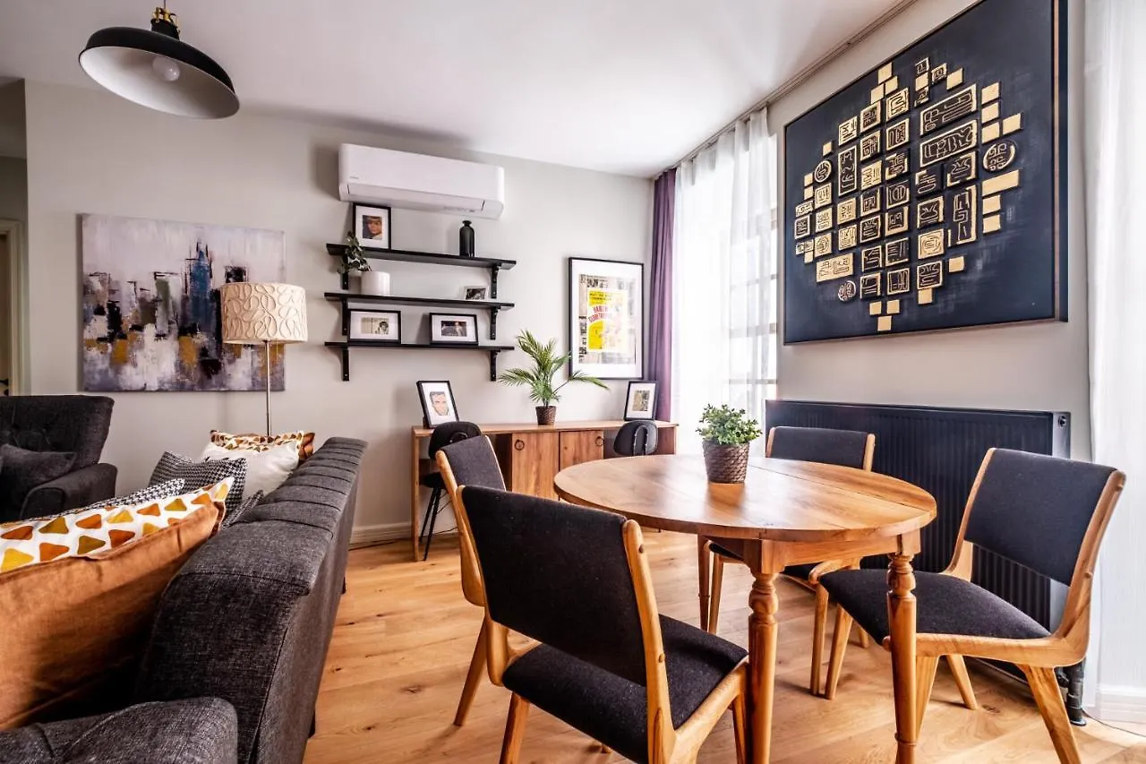 Charming Flat With Central Location In Beyoglu イスタンブール アパート