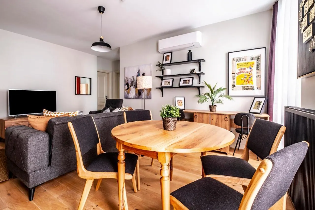 Charming Flat With Central Location In Beyoglu location